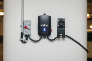 רכב חשמלי בבניין משותף