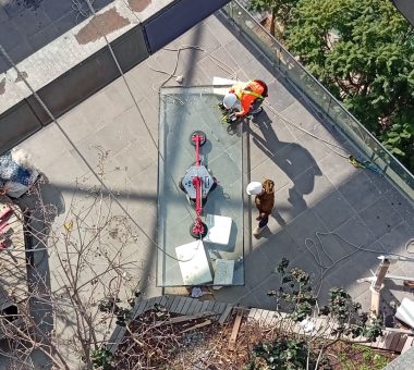 להמשך קריאה - חלונות שנפגעו מהדף? כך מחליפים חלונות בבניינים גבוהים בצורה בטוחה ומהירה